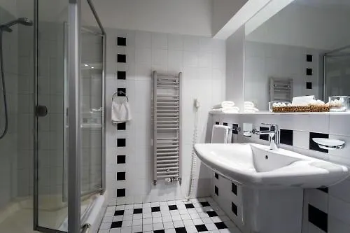 Orea Place Charles Bridge Praga Aparthotel